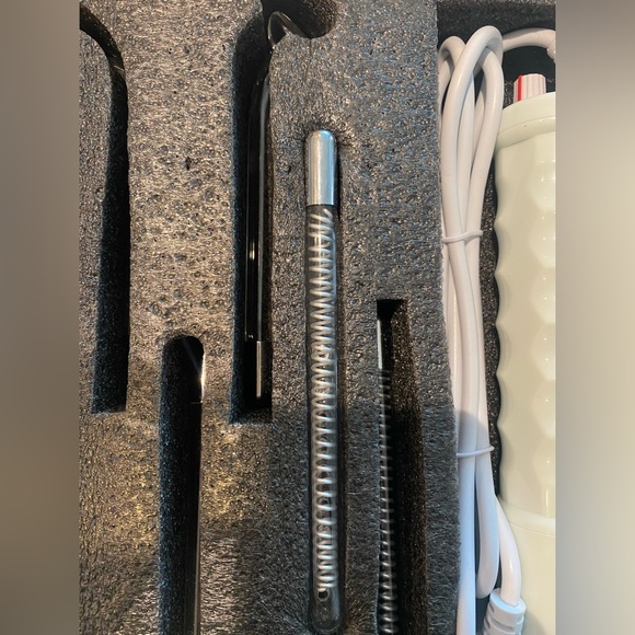 Brand new ant-acne ant-aging face device. Never used. With box and manual. - Picture 6 of 11